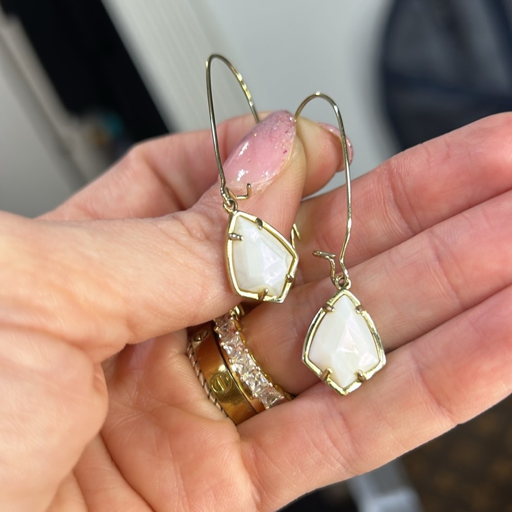 🤍✨Kendra Scott•Mother of Pearl Low Dangle Earrings✨🤍